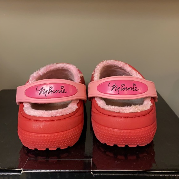 Minnie Mouse Crocs with fuzzy inside - Picture 4 of 6